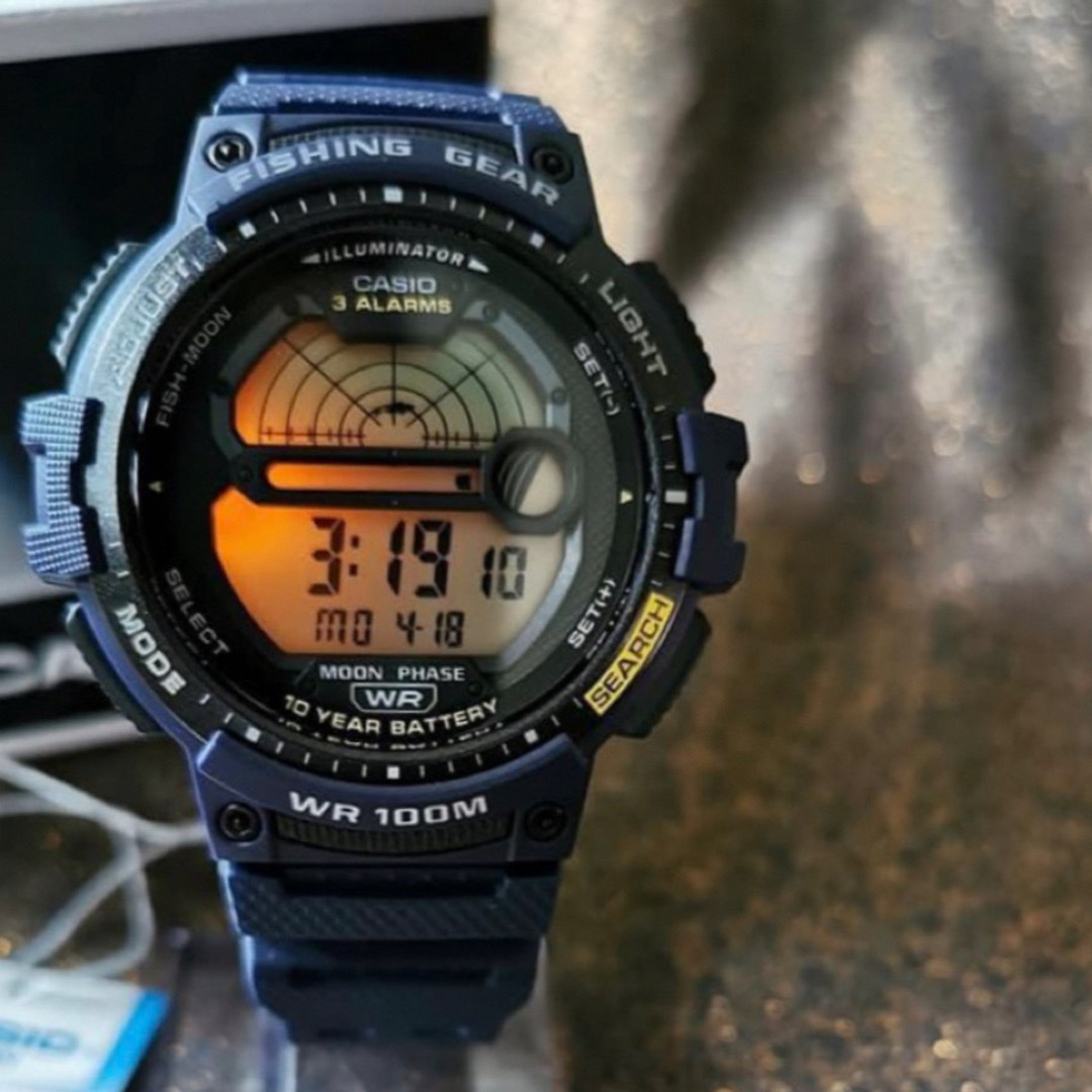 CASIO(カシオ)のカシオ　デジタル腕時計　新品　フィッシング/ムーンデータ機能　海外ネイビーモデル メンズの時計(腕時計(デジタル))の商品写真