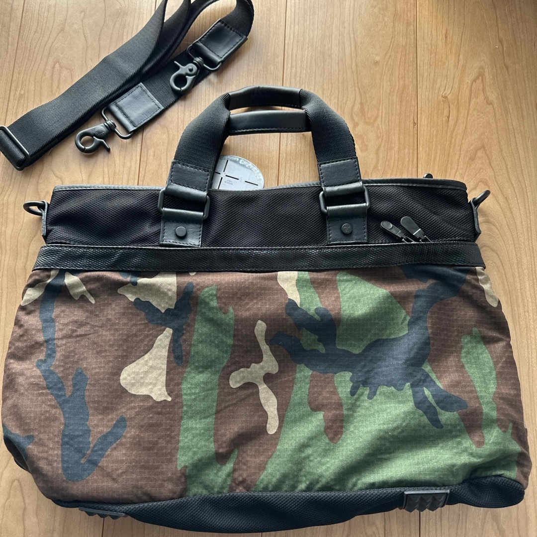 デザーティカ　オロビアンコ　迷彩バッグ　 メンズのバッグ(ショルダーバッグ)の商品写真