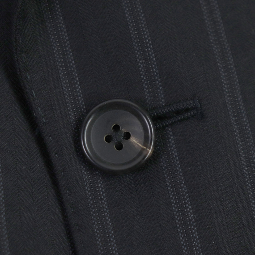 Gucci(グッチ)の美品 GUCCI グッチ ウール100% ストライプ柄 ロゴ入りボタン セットアップ スーツ ブラック 44R ハンガー付き イタリア製 正規品 メンズ メンズのスーツ(その他)の商品写真
