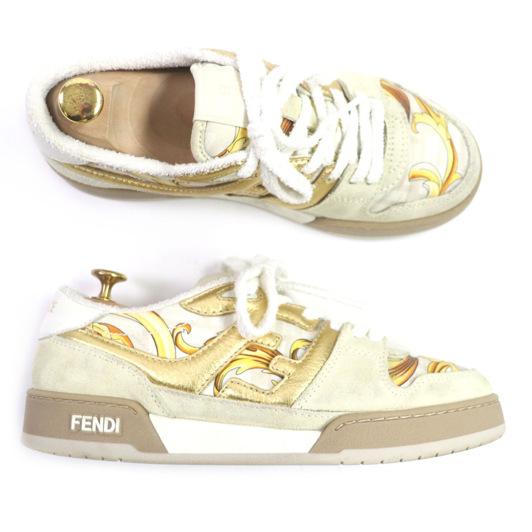 FENDI(フェンディ)の良品 FENDI フェンディ VERSACE FENDACE ヴェルサーチ フェンダーチェ 7E1538 MATCH マッチ スウェード 総柄 ローカットスニーカー ベージュ ゴールド 6 イタリア製 メンズ メンズの靴/シューズ(スニーカー)の商品写真