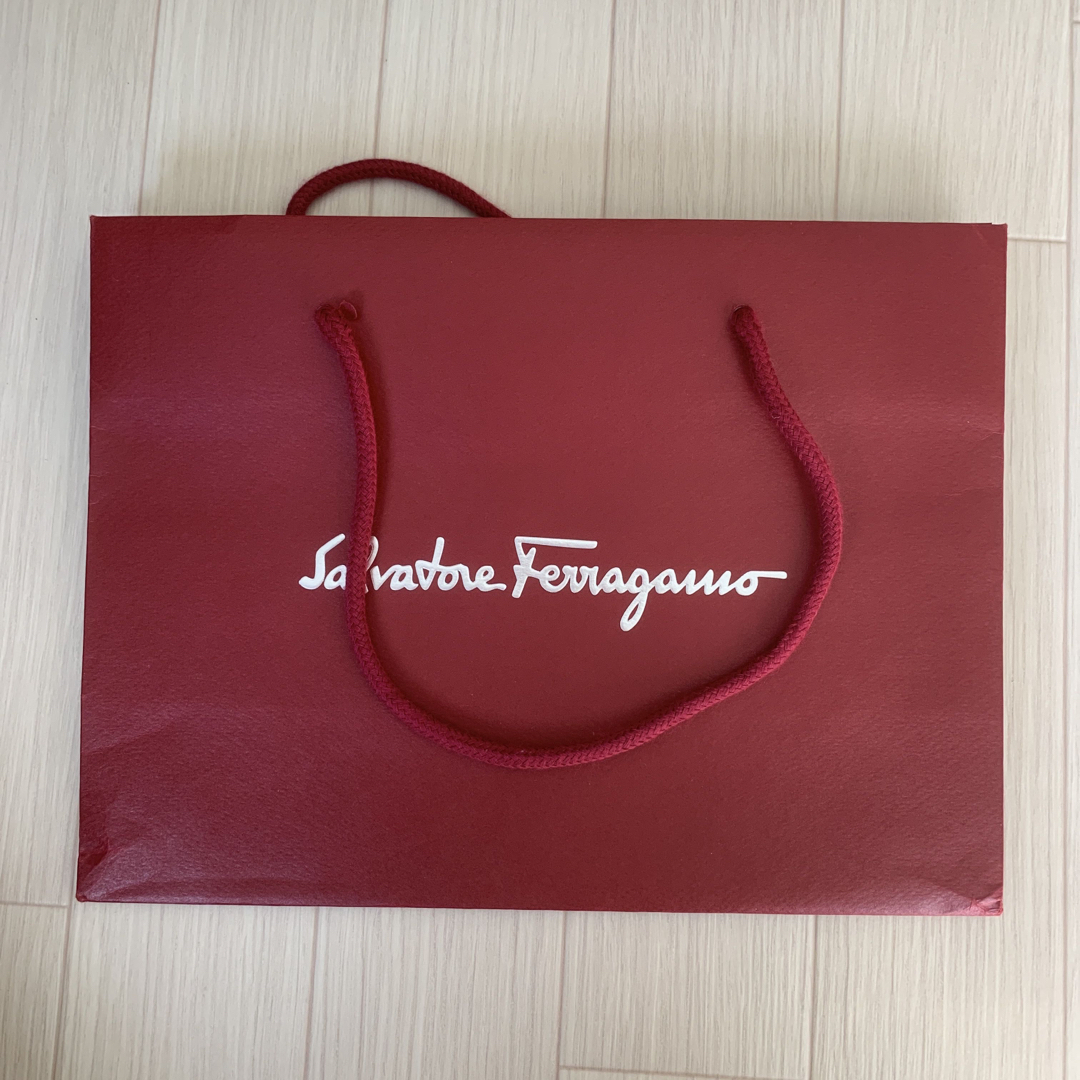 Salvatore Ferragamo(サルヴァトーレフェラガモ)のフェラガモ　Salvatore Ferragamo ショップバッグ　袋 レディースのバッグ(ショップ袋)の商品写真