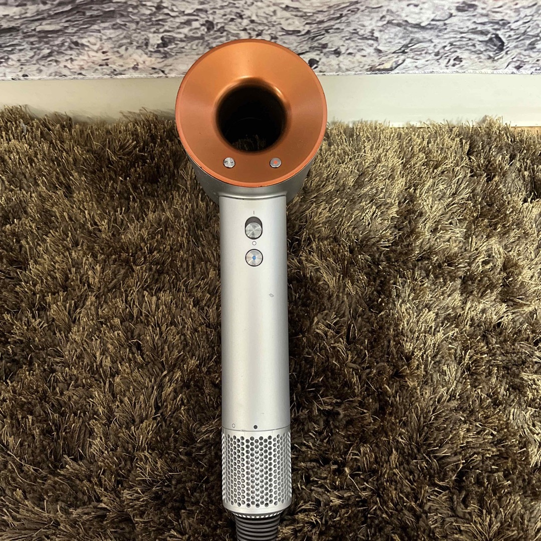 Dyson(ダイソン)のダイソン　ドライヤー　HD03 シルバーコッパー スマホ/家電/カメラの美容/健康(ドライヤー)の商品写真