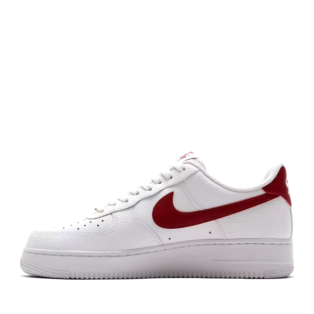 NIKE(ナイキ)のNIKE ナイキ AIR FORCE 1 エアフォース1 レッド ホワイト 30 メンズの靴/シューズ(スニーカー)の商品写真