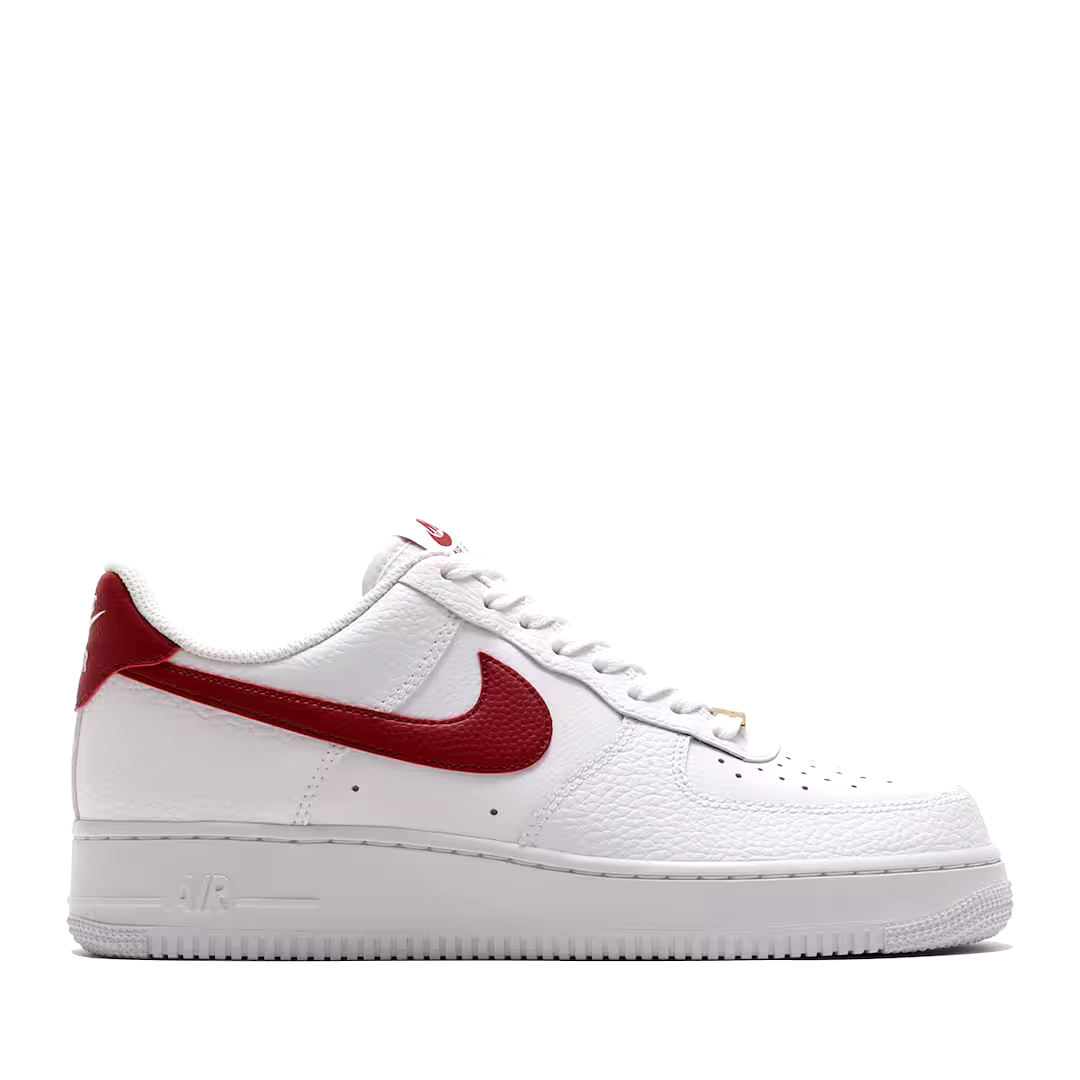 NIKE(ナイキ)のNIKE ナイキ AIR FORCE 1 エアフォース1 レッド ホワイト 30 メンズの靴/シューズ(スニーカー)の商品写真