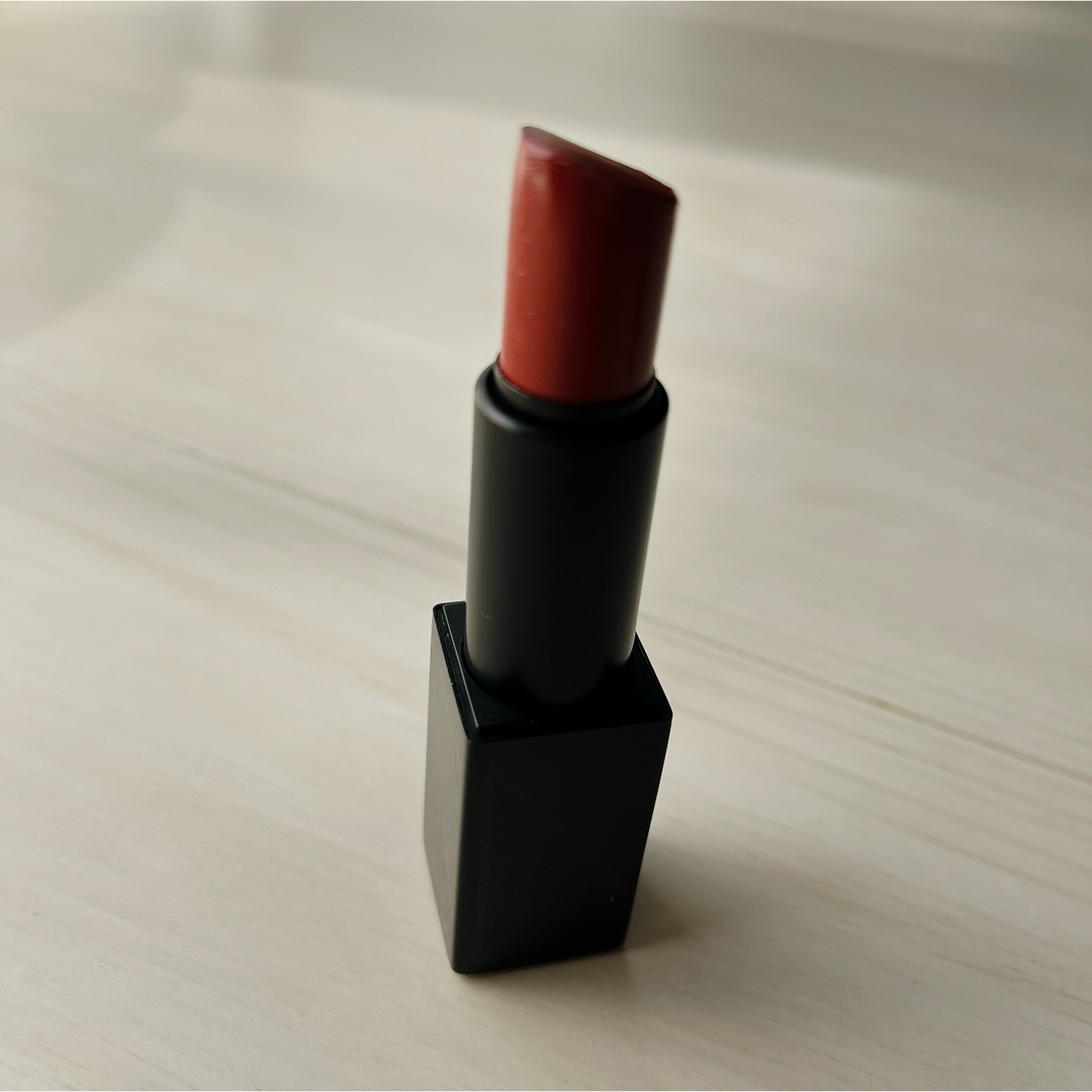 NARS(ナーズ)のNARS ナーズ オーデイシャス リップスティック9497 口紅 コスメ/美容のベースメイク/化粧品(口紅)の商品写真