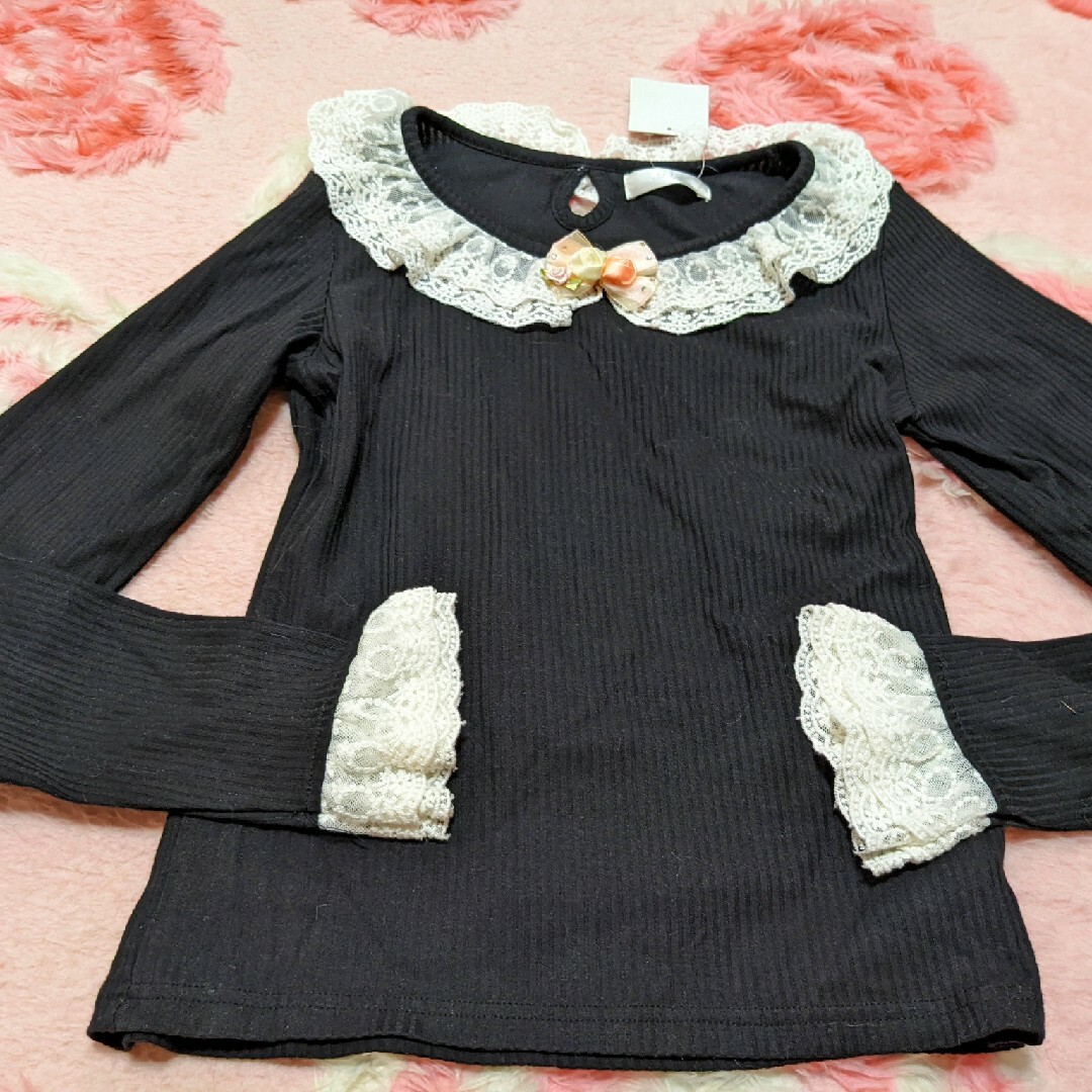 ROJITA(ロジータ)のROJITA❤リズリサ❤黒❤花柄❤レース♥フリル＆ブローチ付き❤素敵な❤お洋服 レディースのトップス(カットソー(長袖/七分))の商品写真