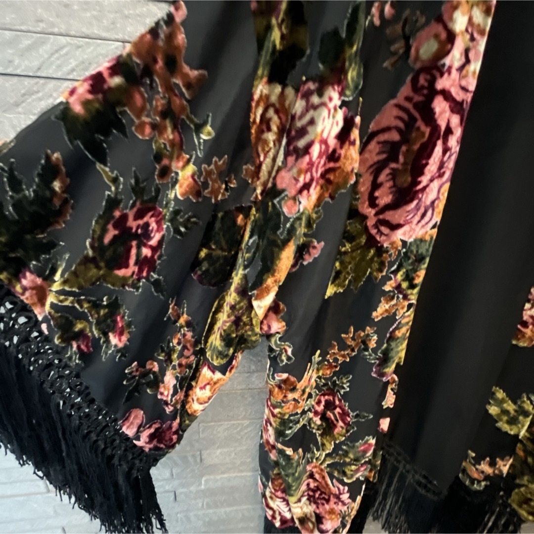 ZARA(ザラ)のZARA ザラ　花柄 フリンジ ベルベット 着物 ポンチョ　羽織り アウター M レディースのジャケット/アウター(ポンチョ)の商品写真