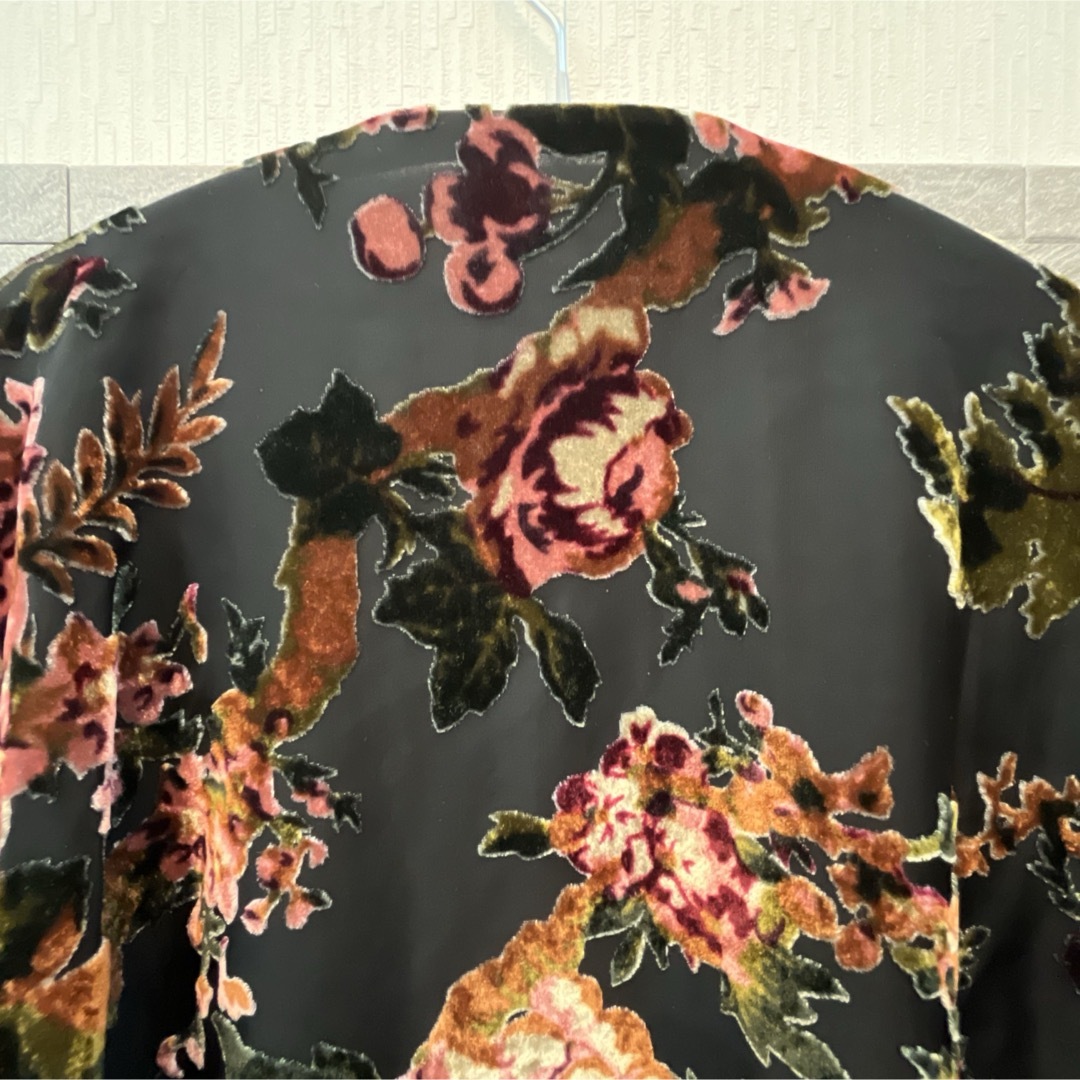 ZARA(ザラ)のZARA ザラ　花柄 フリンジ ベルベット 着物 ポンチョ　羽織り アウター M レディースのジャケット/アウター(ポンチョ)の商品写真