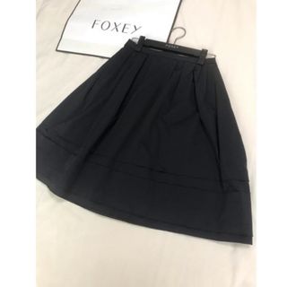 フォクシー(FOXEY)の美品　foxey new york スカート フレア　フォクシー　ネイビー(ひざ丈スカート)