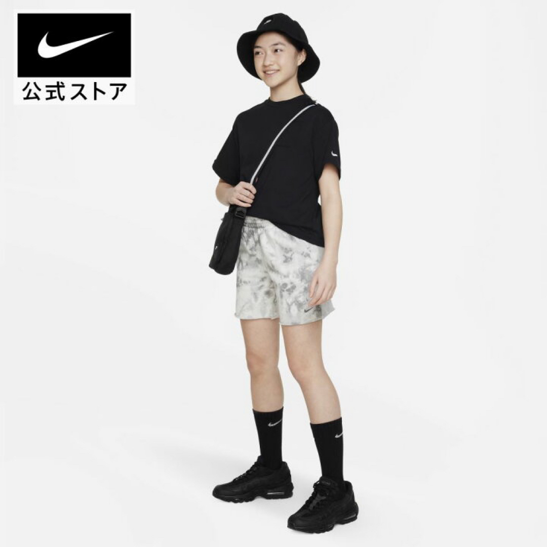 NIKE(ナイキ)の新品★定価3850円★NIKE★半袖tシャツ★ブラック★男女兼用★キッズ★150 キッズ/ベビー/マタニティのキッズ服女の子用(90cm~)(Tシャツ/カットソー)の商品写真