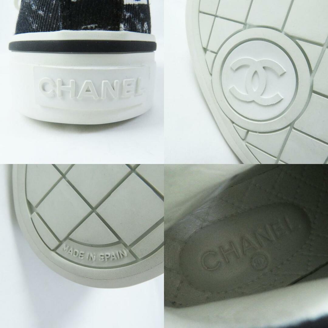 CHANEL(シャネル)の極美品 CHANEL シャネル 20P G35960 グラフィティ ミッドカット キャンバス カメリア ハイカットスニーカー ホワイト ブラック 35 箱・保存袋付き スペイン製 レディース レディースの靴/シューズ(スニーカー)の商品写真