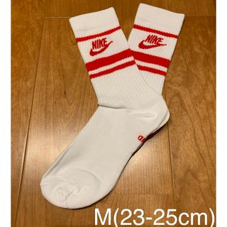 ナイキ(NIKE)の新品　ナイキ　M(22-25cm)  エッセンシャル　クルーソックス 赤1足(ソックス)