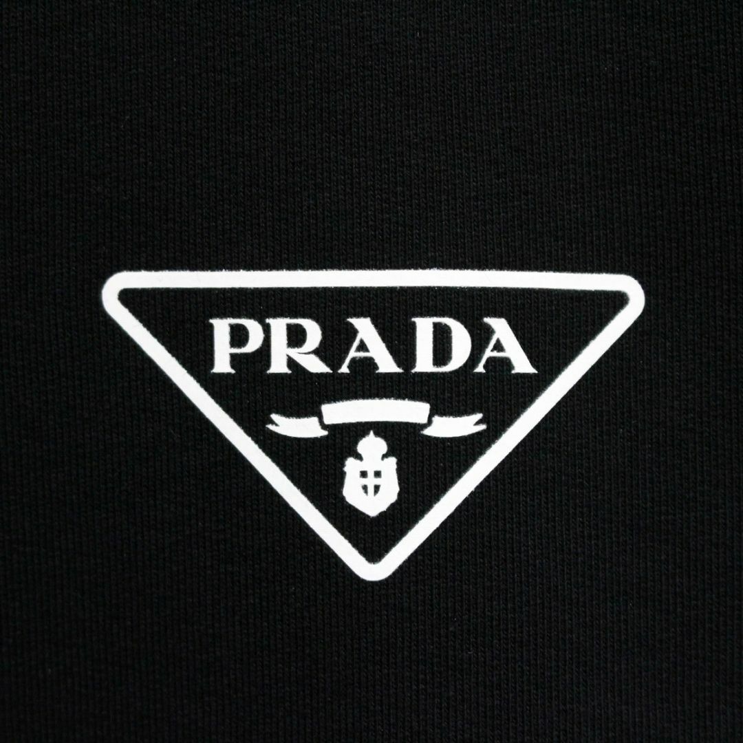 PRADA(プラダ)の送料無料 2 PRADA プラダ UJL21A 10UF ブラック ロゴ スウェット トレーナー size M メンズのトップス(スウェット)の商品写真