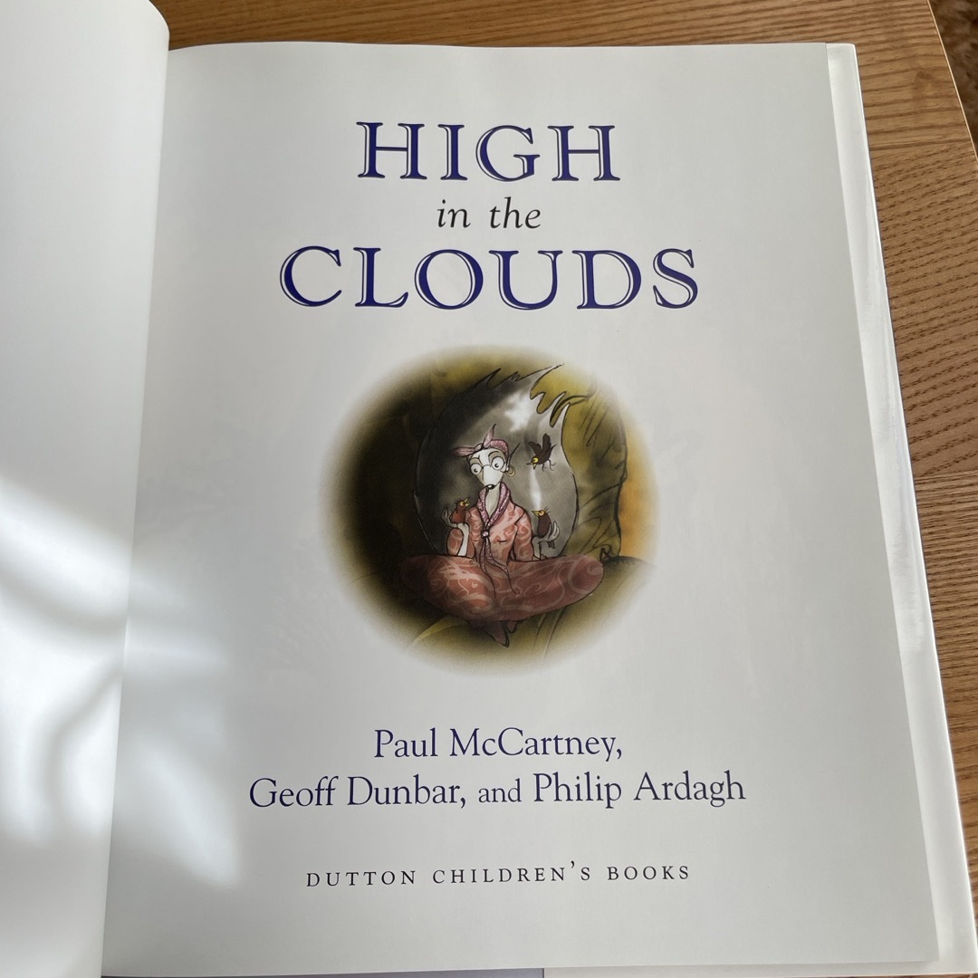 洋書　絵本　「HIGH in the CLOUDS」 エンタメ/ホビーの本(洋書)の商品写真