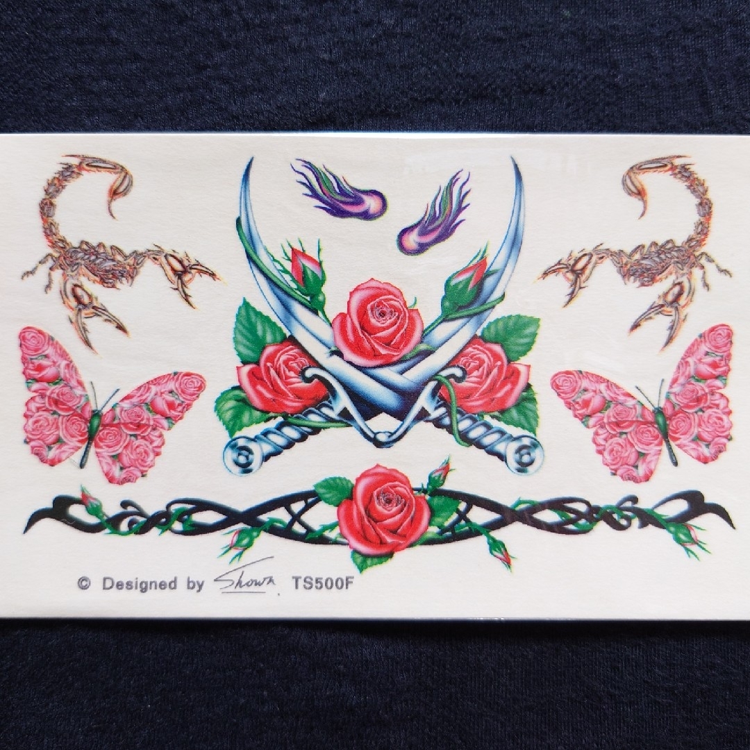 タトゥーシール アジアン雑貨 腕用 リストタトゥー 薔薇 蝶々 サソリ 剣 紋章 エンタメ/ホビーのコスプレ(アクセサリー)の商品写真