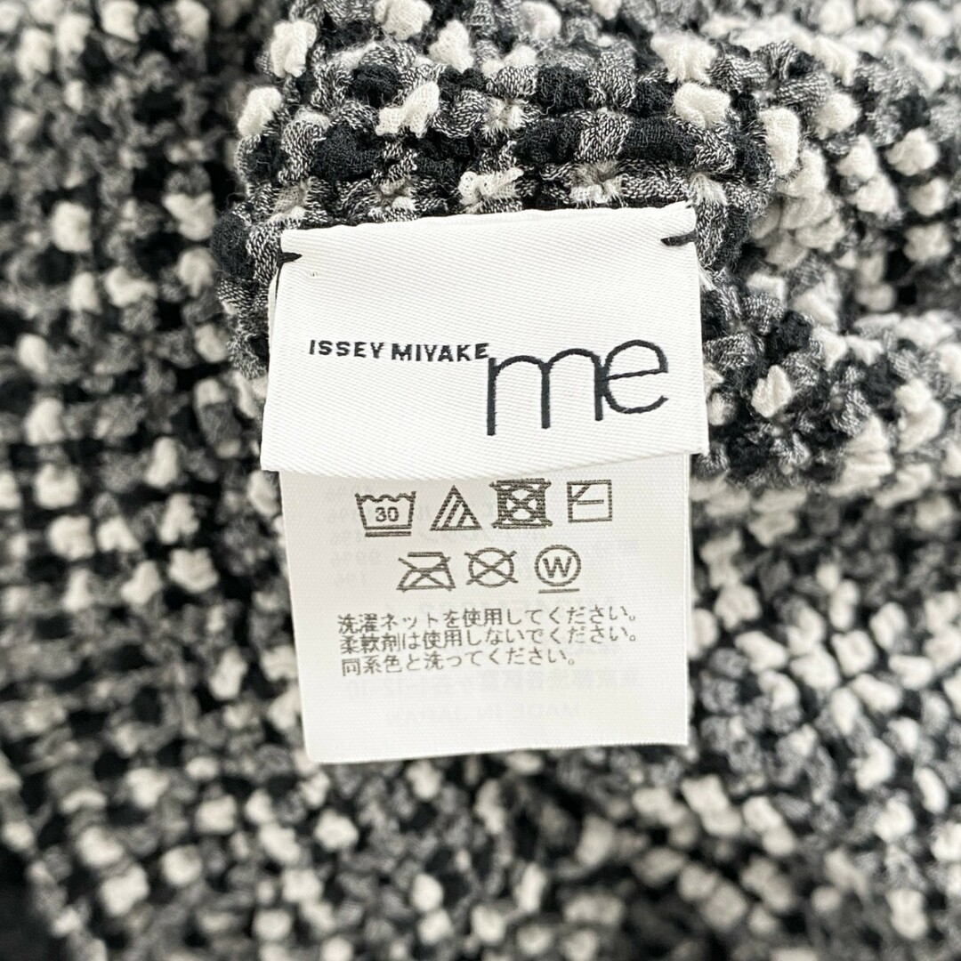 ISSEY MIYAKE(イッセイミヤケ)の49c15 《美品》 me ISSEY MIYAKE ミーバイ イッセイミヤケ カリフラワー ポロシャツ ギンガムチェック ブラック プリーツ ポップコーン PLEATS TOP 日本製 MI34FM362 レディースのトップス(シャツ/ブラウス(半袖/袖なし))の商品写真