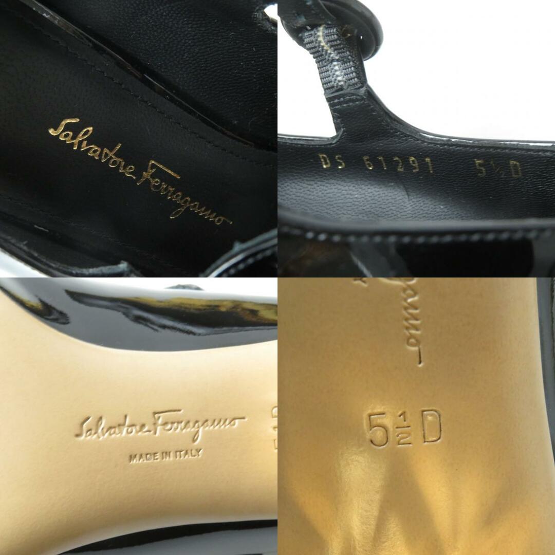 Salvatore Ferragamo(サルヴァトーレフェラガモ)の未使用品 Salvatore Ferragamo サルヴァトーレフェラガモ ORTENSIA 55 パテントレザー アンクルストラップ付 アーモンドトゥ 変形ヒール パンプス ブラック ゴールド 5.5 箱・保存袋付き イタリア製 レディース レディースの靴/シューズ(ハイヒール/パンプス)の商品写真