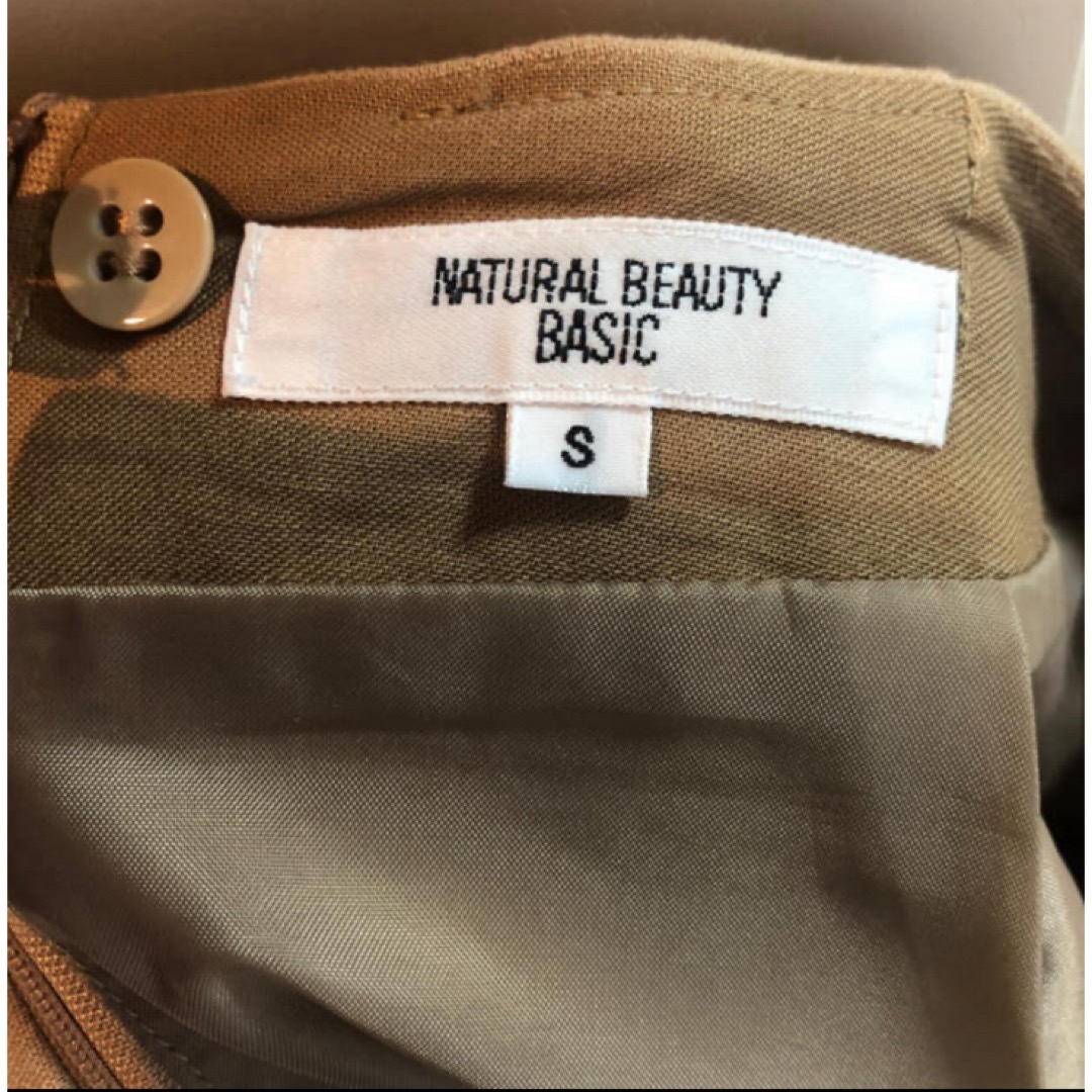 NATURAL BEAUTY BASIC(ナチュラルビューティーベーシック)のNATURAL BEAUTY BASIC ベージュスカート レディースのスカート(ひざ丈スカート)の商品写真