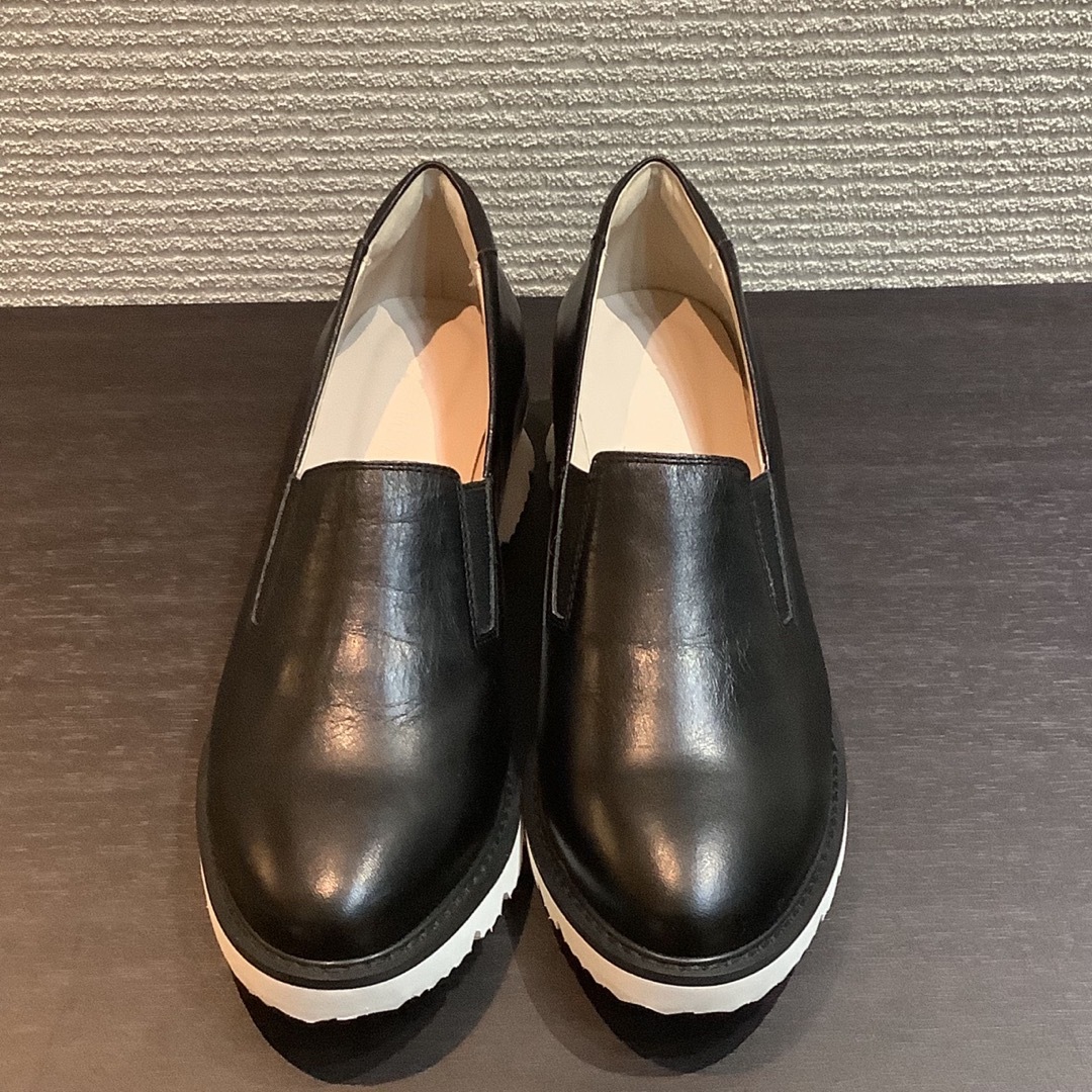 ISSEY MIYAKE(イッセイミヤケ)のイッセイミヤケ ISSEY MIYAKE スリップオン シューズ 黒26cm レディースの靴/シューズ(スリッポン/モカシン)の商品写真