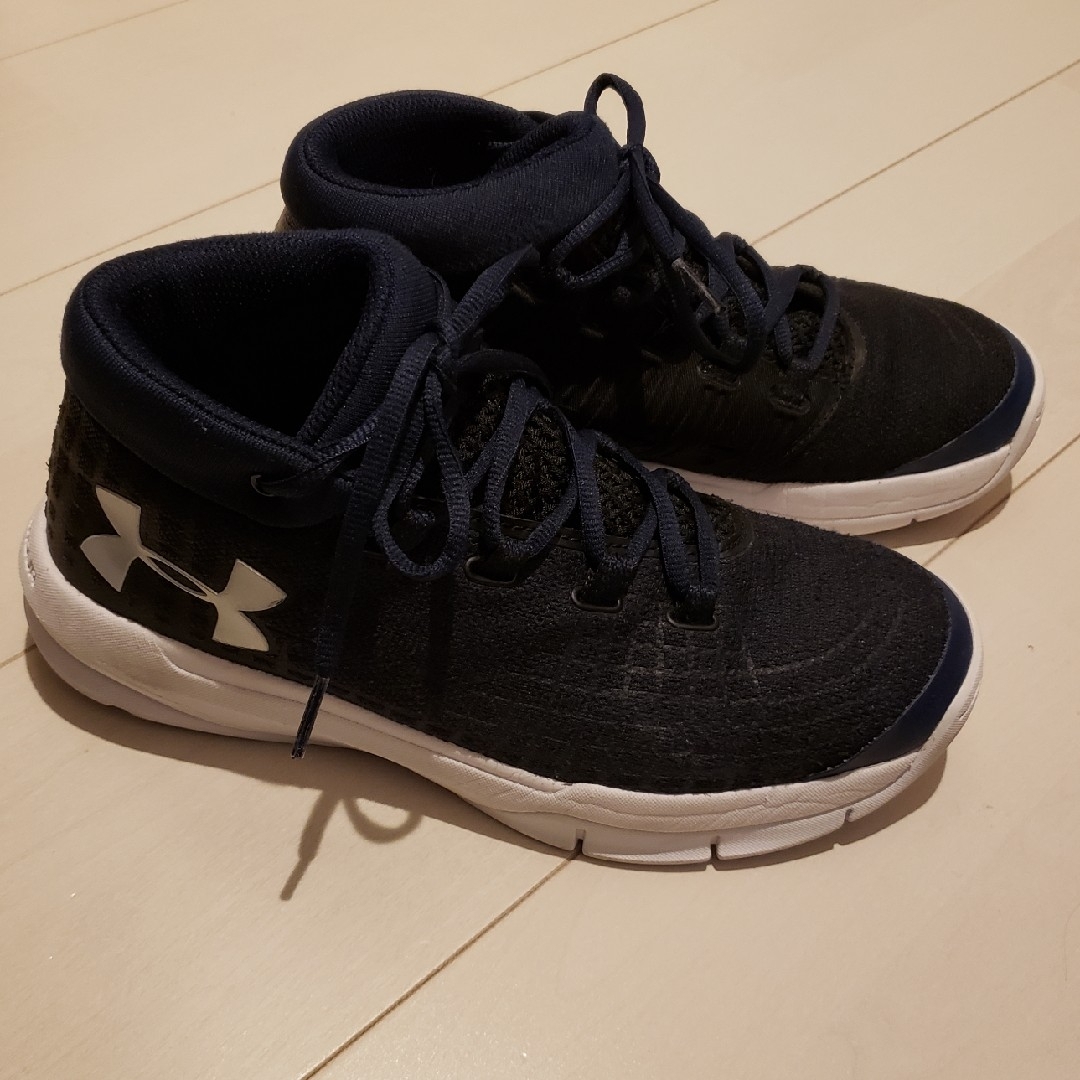 UNDER ARMOUR(アンダーアーマー)の【中古】 UA バッシュ 24 スポーツ/アウトドアのスポーツ/アウトドア その他(バスケットボール)の商品写真