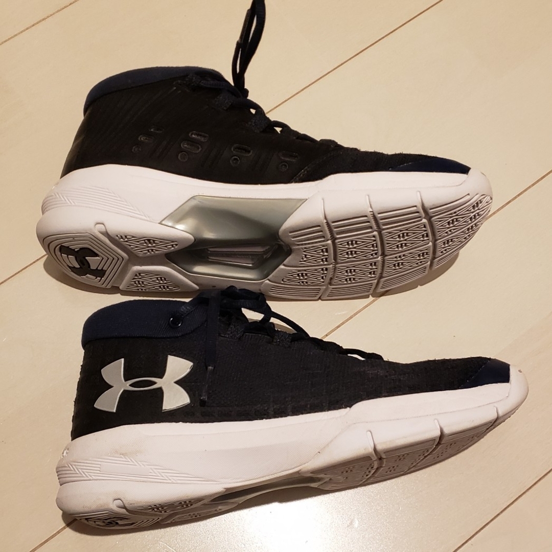 UNDER ARMOUR(アンダーアーマー)の【中古】 UA バッシュ 24 スポーツ/アウトドアのスポーツ/アウトドア その他(バスケットボール)の商品写真