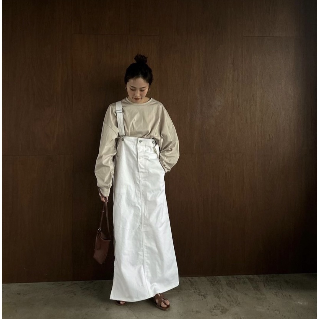 ETRE TOKYO(エトレトウキョウ)のEDWIN×ETRETOKYO COREデニムハイライズサススカート レディースのスカート(ロングスカート)の商品写真