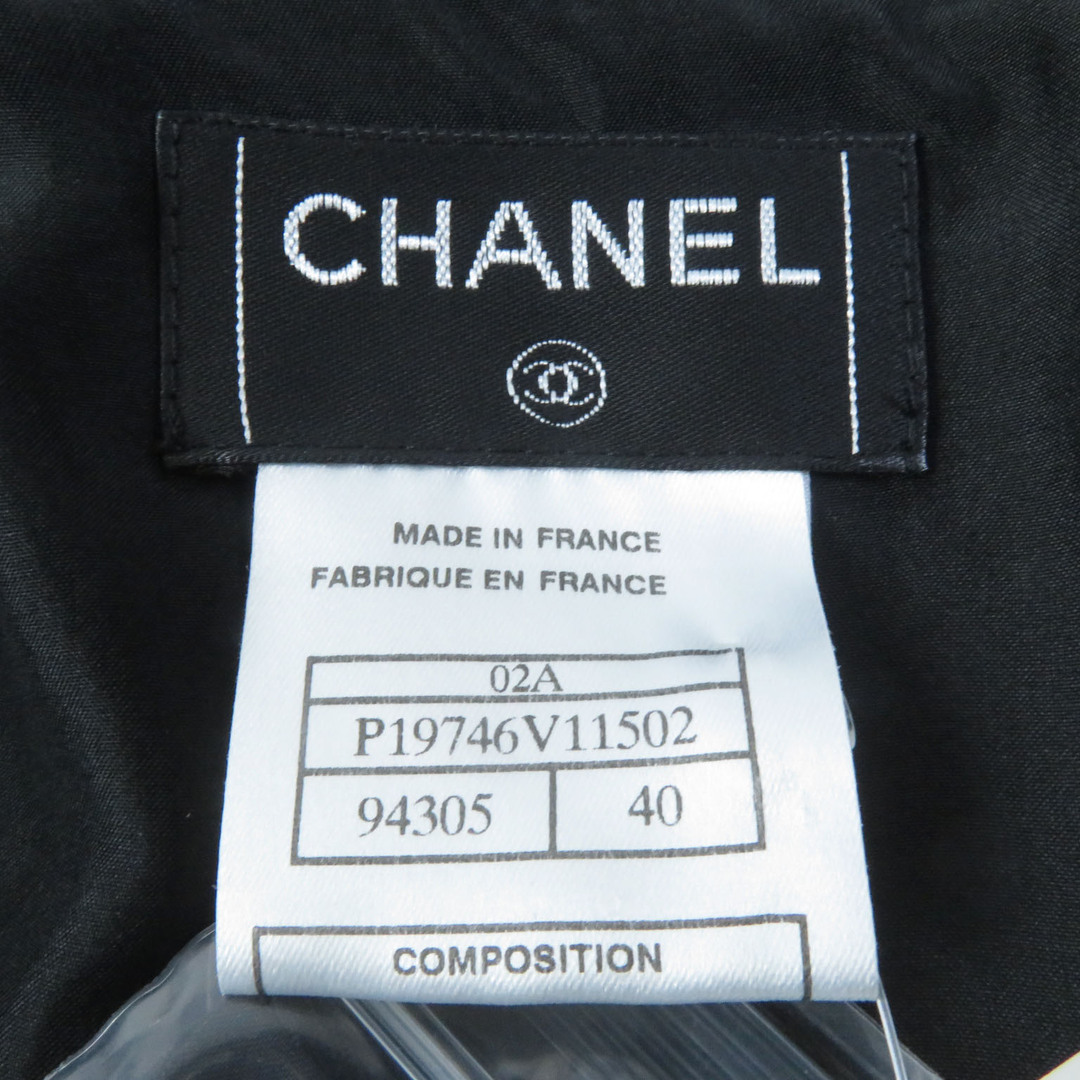 CHANEL(シャネル)の極美品 CHANEL シャネル P19746 02A ウール 裏地シルク ココマークZIP付  タイトスカート ブラック 40 ハンガー付き フランス製 正規品 レディース レディースのスカート(ひざ丈スカート)の商品写真