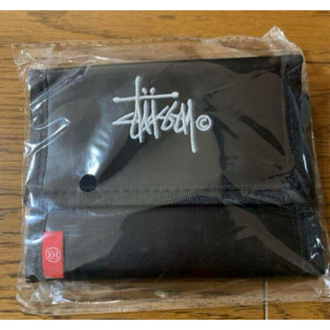 STUSSY(ステューシー)の《付録》 STUSSY（ステューシー）ロゴ刺繍入りウォレット メンズのファッション小物(折り財布)の商品写真