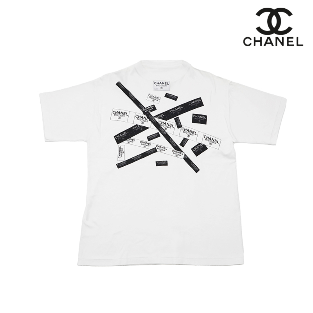 CHANEL(シャネル)のシャネル CHANEL ロゴテープ プリント 半袖Ｔシャツ レディースのトップス(Tシャツ(半袖/袖なし))の商品写真