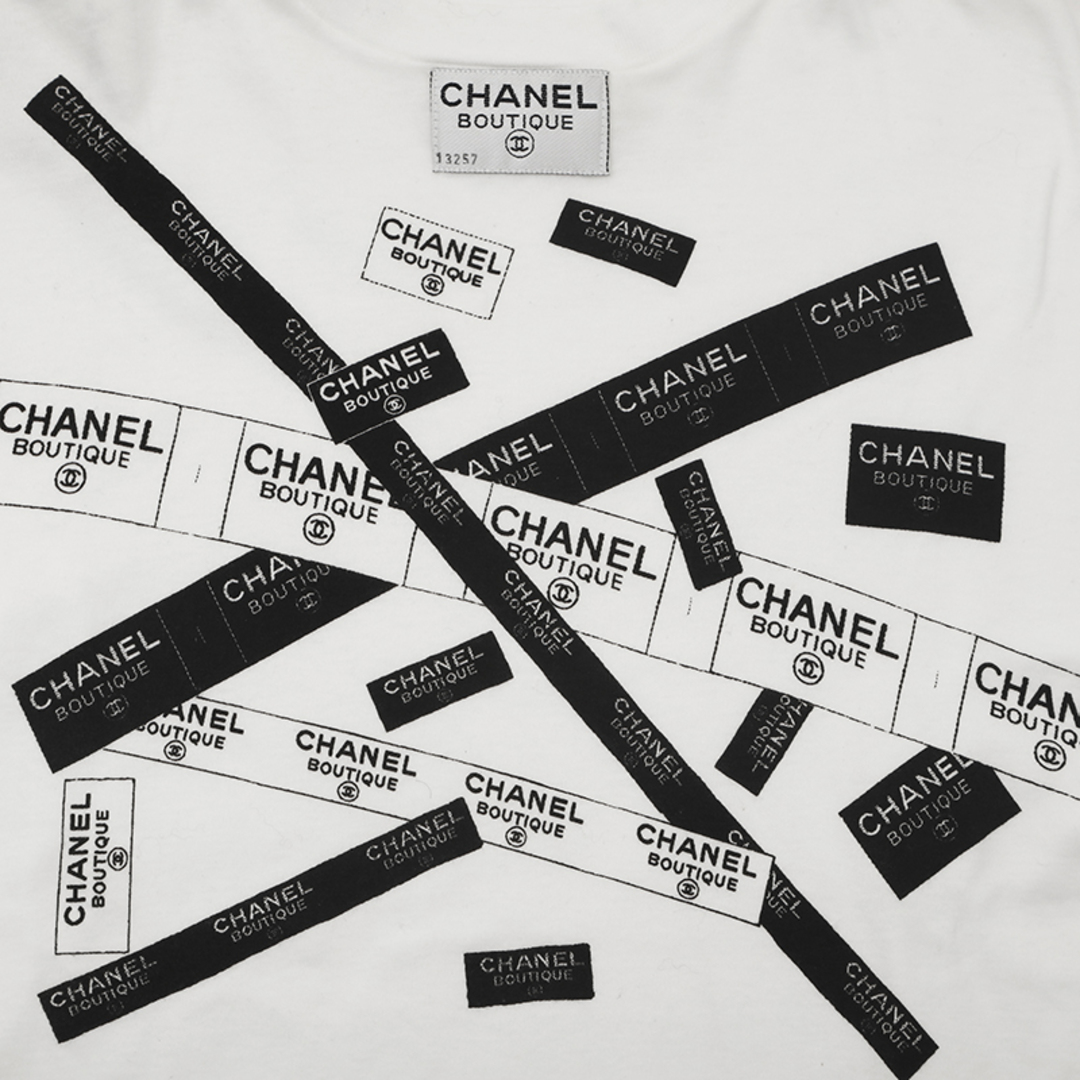 CHANEL(シャネル)のシャネル CHANEL ロゴテープ プリント 半袖Ｔシャツ レディースのトップス(Tシャツ(半袖/袖なし))の商品写真