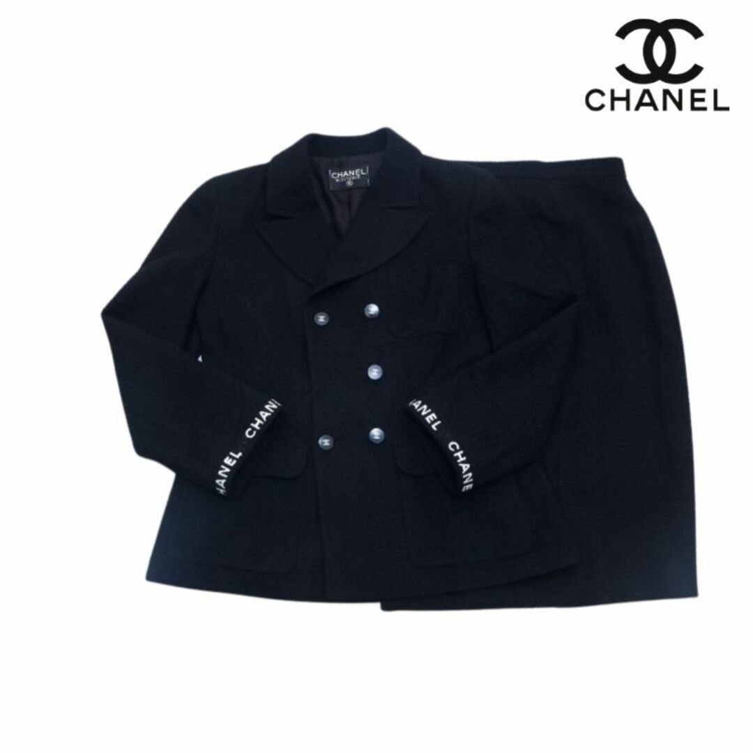 CHANEL(シャネル)のシャネル CHANEL ココボタン カシミヤ セットアップ　スーツ　ロゴ　カシミア シルク スーツ レディースのフォーマル/ドレス(スーツ)の商品写真