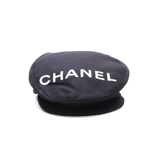 シャネル(CHANEL)のシャネル CHANEL ビッグロゴ シンプル　黒　帽子　ブランドロゴ ハンチング(ハンチング/ベレー帽)