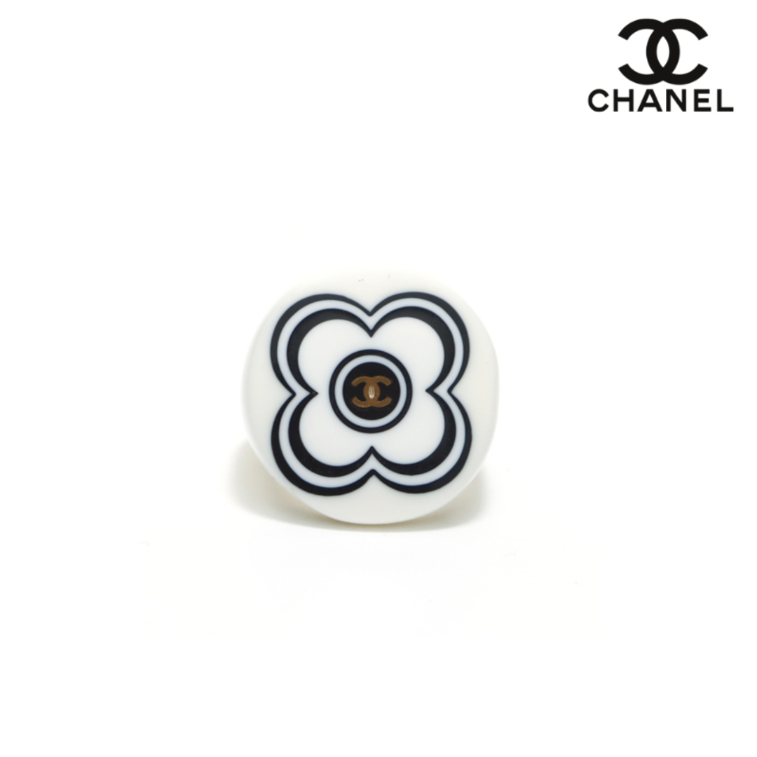 CHANEL(シャネル)のシャネル CHANEL ココマーク カメリア 02P 12号 ホワイト ブラック リング・指輪 レディースのアクセサリー(リング(指輪))の商品写真