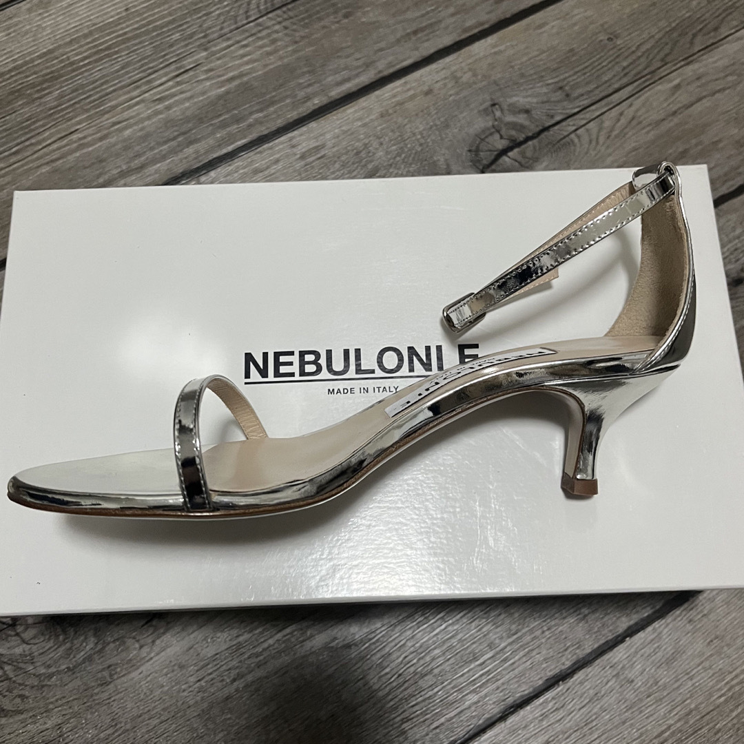 NEBULONI E.(ネブローニ)の【新品未使用】NEBULONI E. アンクルストラップ サンダル SILVER レディースの靴/シューズ(サンダル)の商品写真