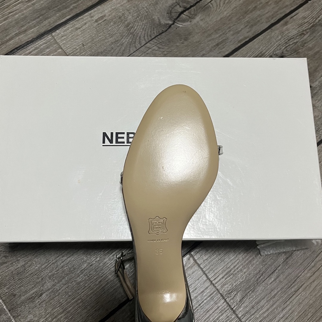 NEBULONI E.(ネブローニ)の【新品未使用】NEBULONI E. アンクルストラップ サンダル SILVER レディースの靴/シューズ(サンダル)の商品写真