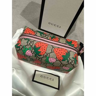 グッチ(Gucci)のグッチ　いちご柄ポーチ(ポーチ)