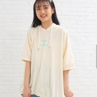 ピンクラテ(PINK-latte)の（新品）ピンクラテ  パーカー バックエンボスチュニックパーカー　150(Tシャツ/カットソー)