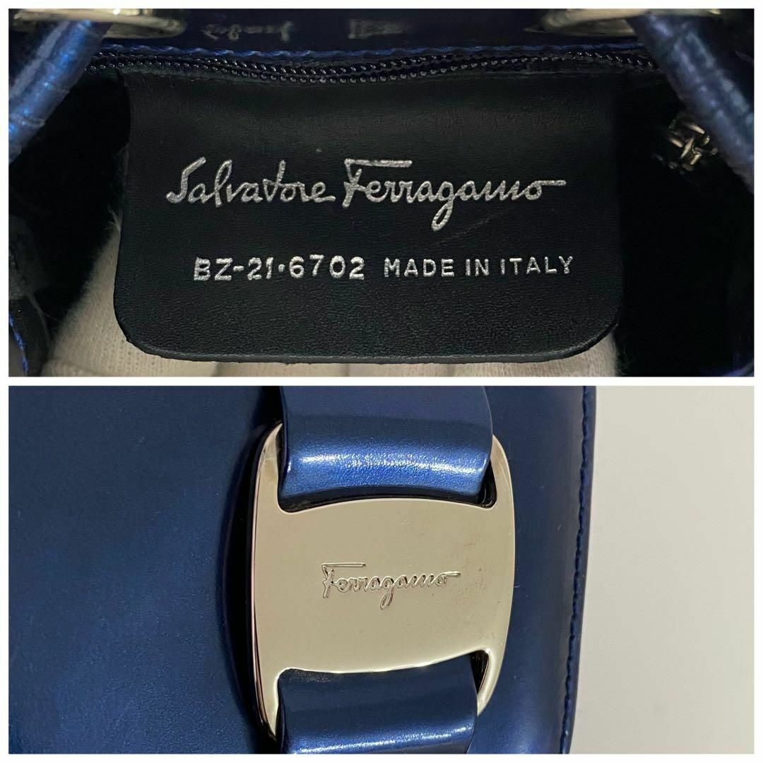 Salvatore Ferragamo(サルヴァトーレフェラガモ)のフェラガモ Ferragamo リュックサック ヴァラリボン ネイビー レディースのバッグ(リュック/バックパック)の商品写真