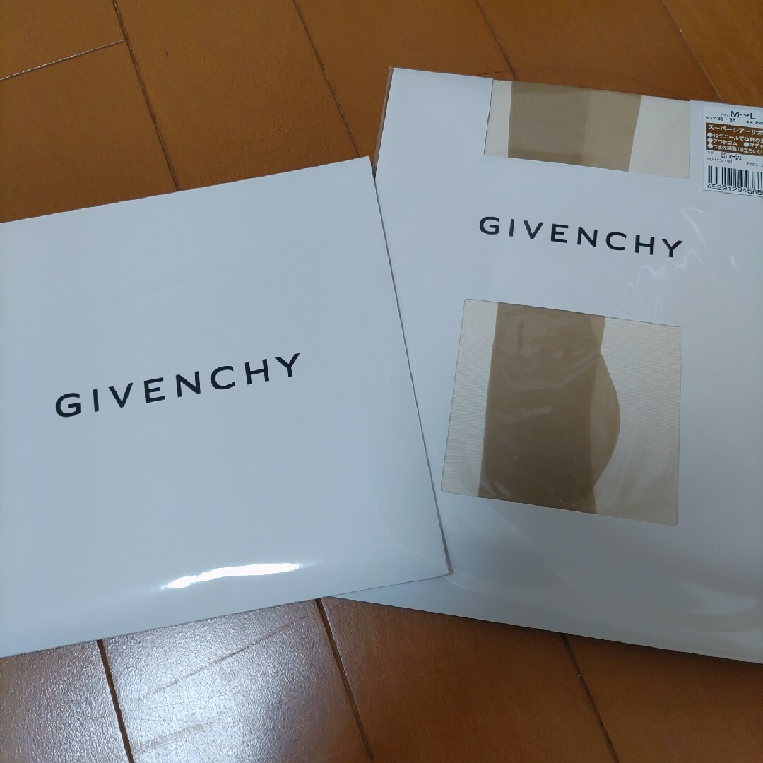 GIVENCHY(ジバンシィ)の新品　ジバンシィ　GIVENCHY　ストッキング＋ハンカチ　セット レディースのファッション小物(ハンカチ)の商品写真