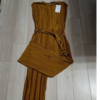 ザラ(ZARA)の新品タグ付きZARAオールインワン(オールインワン)