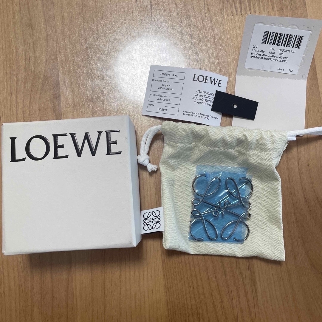 LOEWE(ロエベ)のロエベ　アナグラム　ブローチ　正規品 レディースのアクセサリー(ブローチ/コサージュ)の商品写真