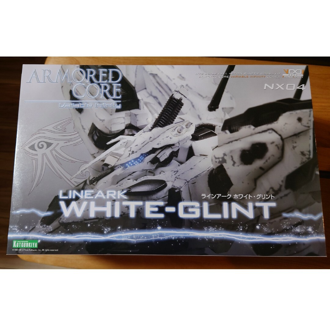 KOTOBUKIYA(コトブキヤ)のコトブキヤ LINEARK WHITE-GLINT（ホワイト・グリント）未組立品 エンタメ/ホビーのおもちゃ/ぬいぐるみ(模型/プラモデル)の商品写真