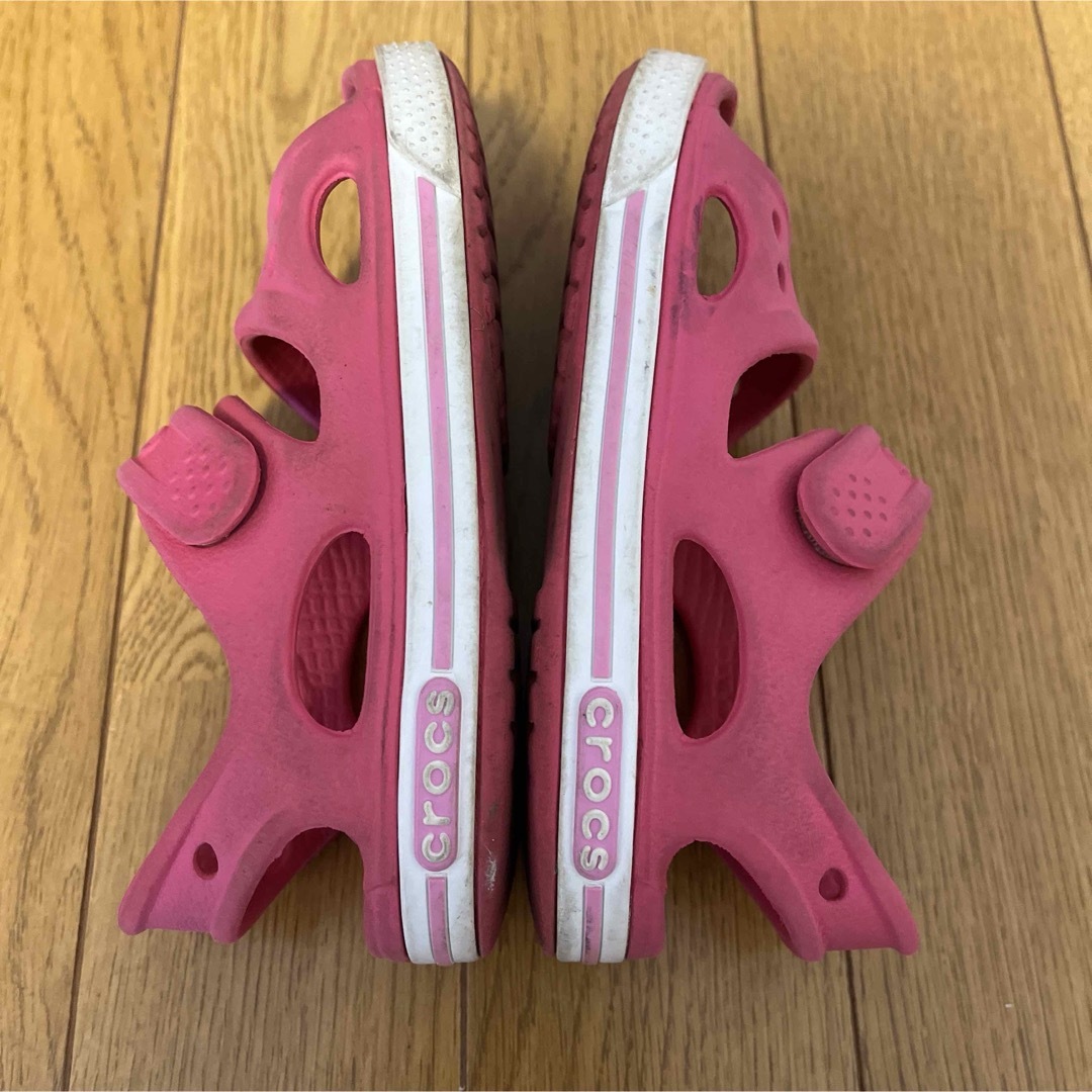 crocs(クロックス)のcrocs クロックス　サンダル　C9(16.5cm) キッズ/ベビー/マタニティのキッズ靴/シューズ(15cm~)(サンダル)の商品写真