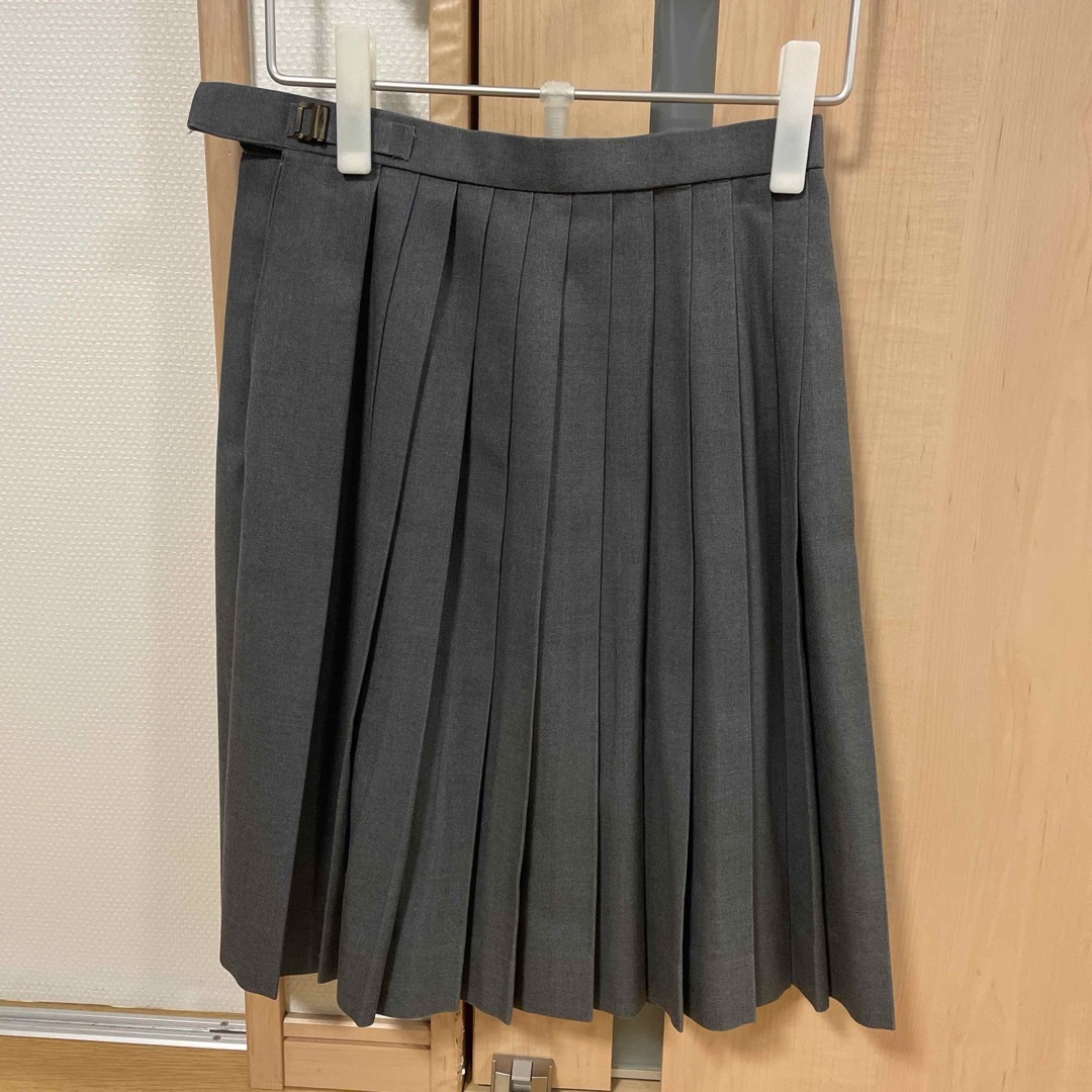 制服 グレー プリーツスカート 9号 冬用 レディースのスカート(ひざ丈スカート)の商品写真