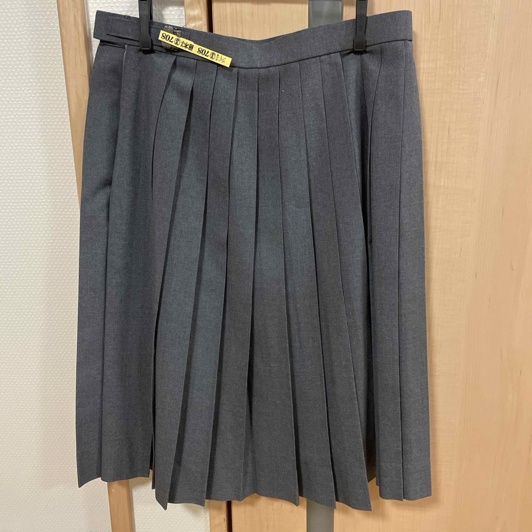 制服 グレー プリーツスカート 9号 夏用 レディースのスカート(ひざ丈スカート)の商品写真
