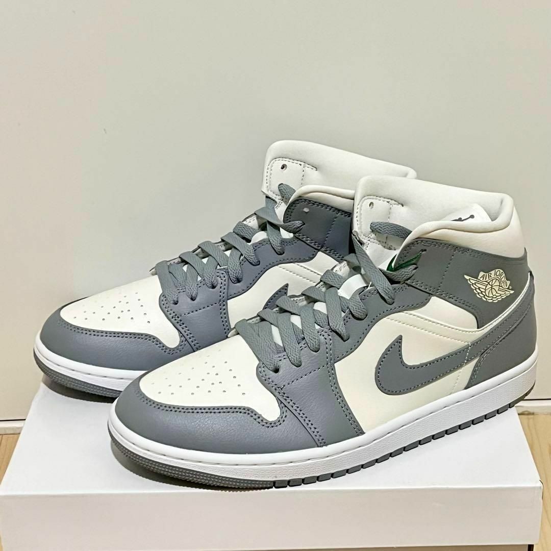 Jordan Brand（NIKE）(ジョーダン)の【新品25.5】Nike Air Jordan 1 Mid Grey/Sail レディースの靴/シューズ(スニーカー)の商品写真