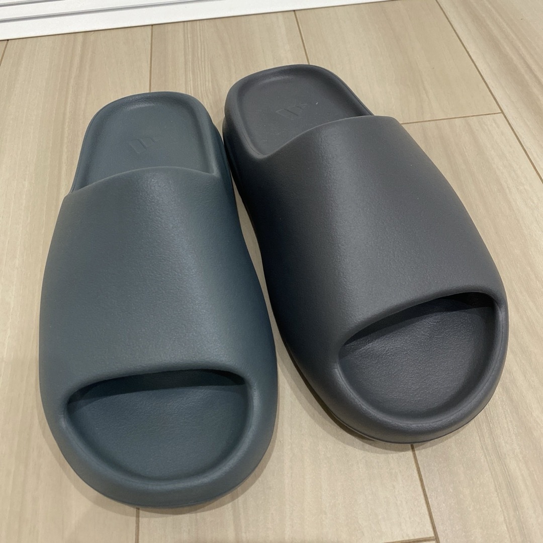 YEEZY（adidas）(イージー)のadidas YEEZY Slide "Slate Marine" サンダル メンズの靴/シューズ(サンダル)の商品写真