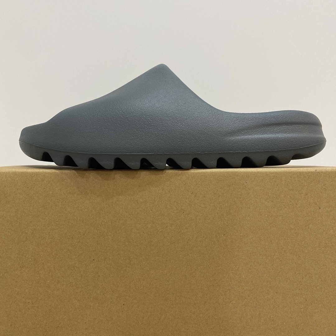 YEEZY（adidas）(イージー)のadidas YEEZY Slide "Slate Marine" サンダル メンズの靴/シューズ(サンダル)の商品写真