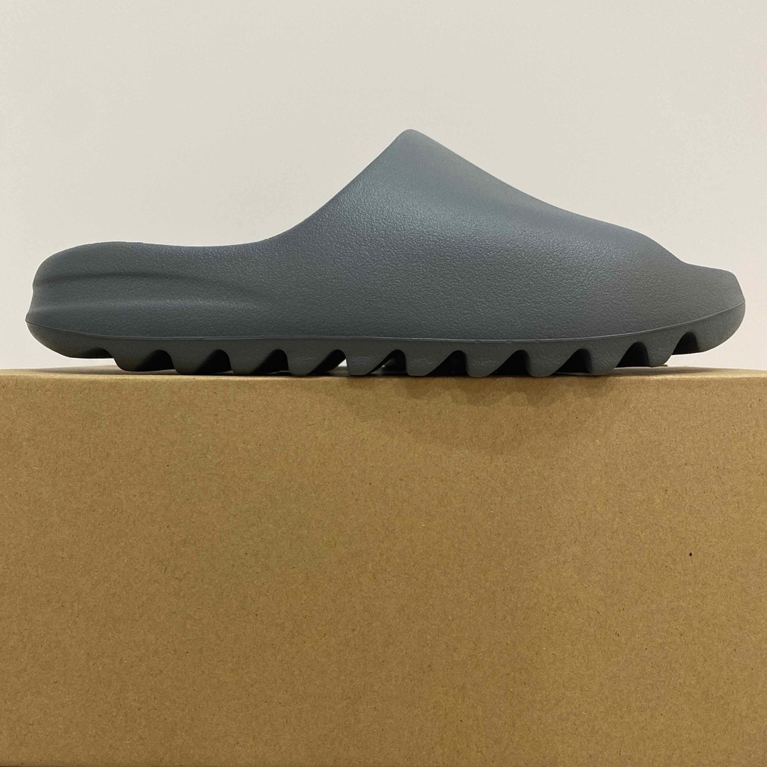 YEEZY（adidas）(イージー)のadidas YEEZY Slide "Slate Marine" サンダル メンズの靴/シューズ(サンダル)の商品写真