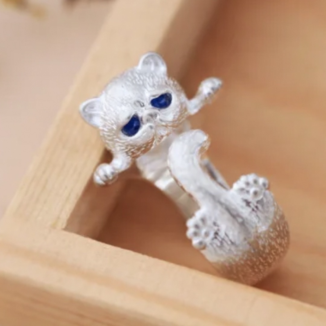 シルバー　猫リング  指輪 アクセ 愛猫家 フリーサイズ 青い目 インポート レディースのアクセサリー(リング(指輪))の商品写真